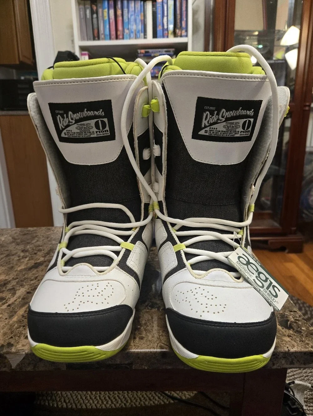 Orion Ride White/Green Snowboarding Boots Size 11.5